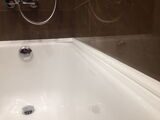 Изящно устранить щель между ванной и плиткой